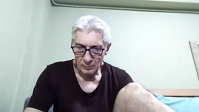 Snapshot of BIGUNCUTHARDCOCK chatting on November 5, 1:31 am BIGUNCUTHARDCOCK online show from November 5, 1:31 am