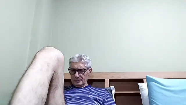 Snapshot of BIGUNCUTHARDCOCK chatting on November 5, 1:36 pm BIGUNCUTHARDCOCK online show from November 5, 1:36 pm