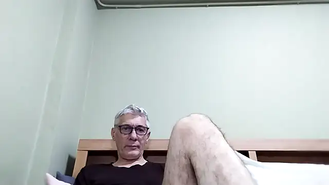 Snapshot of BIGUNCUTHARDCOCK chatting on October 12, 12:45 am BIGUNCUTHARDCOCK online show from October 12, 12:45 am