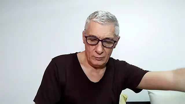 Snapshot of BIGUNCUTHARDCOCK chatting on March 4, 1:13 am BIGUNCUTHARDCOCK online show from March 4, 1:13 am