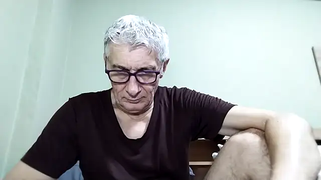 Snapshot of BIGUNCUTHARDCOCK chatting on November 24, 2:00 am BIGUNCUTHARDCOCK online show from November 24, 2:00 am