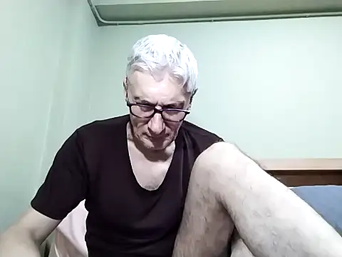 Snapshot of BIGUNCUTHARDCOCK chatting on October 9, 4:57 am BIGUNCUTHARDCOCK online show from October 9, 4:57 am