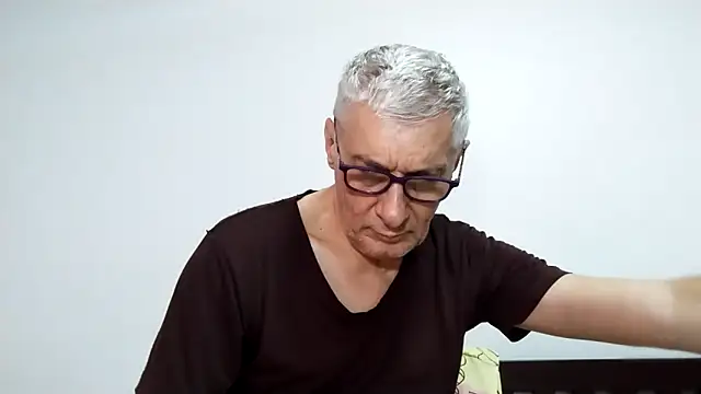 Snapshot of BIGUNCUTHARDCOCK chatting on March 1, 1:49 am BIGUNCUTHARDCOCK online show from March 1, 1:49 am