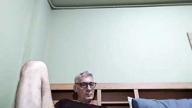 Snapshot of BIGUNCUTHARDCOCK chatting on October 7, 2:01 am BIGUNCUTHARDCOCK online show from October 7, 2:01 am