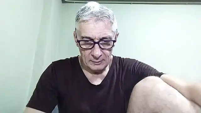 Snapshot of BIGUNCUTHARDCOCK chatting on December 3, 12:33 am BIGUNCUTHARDCOCK online show from December 3, 12:33 am