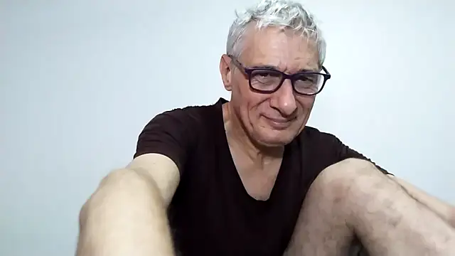 Snapshot of BIGUNCUTHARDCOCK chatting on February 6, 2:40 am BIGUNCUTHARDCOCK online show from February 6, 2:40 am