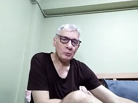 Snapshot of BIGUNCUTHARDCOCK chatting on October 16, 2:31 am BIGUNCUTHARDCOCK online show from October 16, 2:31 am