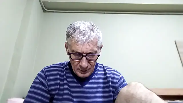 Snapshot of BIGUNCUTHARDCOCK chatting on October 29, 12:53 am BIGUNCUTHARDCOCK online show from October 29, 12:53 am