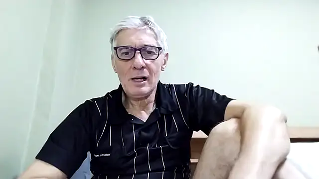 Snapshot of BIGUNCUTHARDCOCK chatting on December 1, 2:12 am BIGUNCUTHARDCOCK online show from December 1, 2:12 am