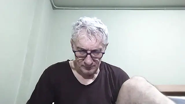 Snapshot of BIGUNCUTHARDCOCK chatting on November 1, 1:23 am BIGUNCUTHARDCOCK online show from November 1, 1:23 am