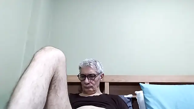 Snapshot of BIGUNCUTHARDCOCK chatting on November 21, 1:10 pm BIGUNCUTHARDCOCK online show from November 21, 1:10 pm