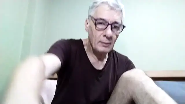 Snapshot of BIGUNCUTHARDCOCK chatting on October 30, 1:04 am BIGUNCUTHARDCOCK online show from October 30, 1:04 am