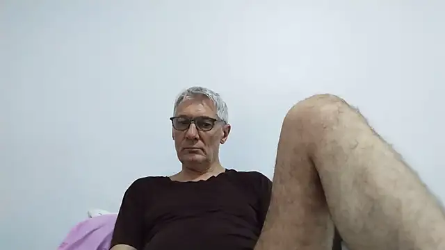 Snapshot of BIGUNCUTHARDCOCK chatting on June 18, 12:42 am BIGUNCUTHARDCOCK online show from June 18, 12:42 am