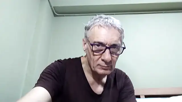 Snapshot of BIGUNCUTHARDCOCK chatting on November 15, 1:09 am BIGUNCUTHARDCOCK online show from November 15, 1:09 am