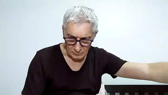 BIGUNCUTHARDCOCK online show from April 6, 2:18 am