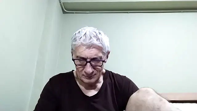 Snapshot of BIGUNCUTHARDCOCK chatting on November 8, 1:09 am BIGUNCUTHARDCOCK online show from November 8, 1:09 am