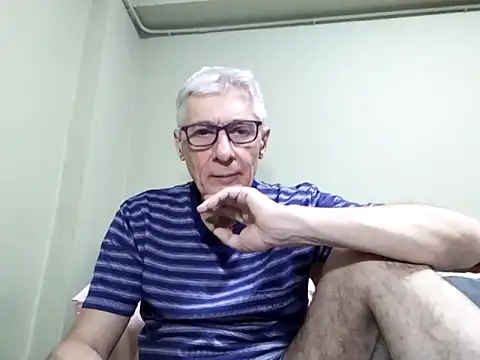 Snapshot of BIGUNCUTHARDCOCK chatting on October 15, 2:25 pm BIGUNCUTHARDCOCK online show from October 15, 2:25 pm