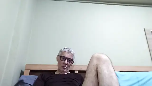 Snapshot of BIGUNCUTHARDCOCK chatting on November 11, 5:02 am BIGUNCUTHARDCOCK online show from November 11, 5:02 am