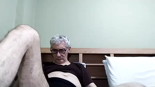 Snapshot of BIGUNCUTHARDCOCK chatting on November 24, 2:06 pm BIGUNCUTHARDCOCK online show from November 24, 2:06 pm