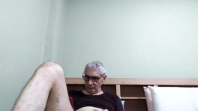 Snapshot of BIGUNCUTHARDCOCK chatting on January 19, 2:59 am BIGUNCUTHARDCOCK online show from January 19, 2:59 am