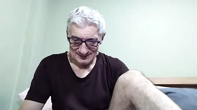 Snapshot of BIGUNCUTHARDCOCK chatting on October 31, 1:13 am BIGUNCUTHARDCOCK online show from October 31, 1:13 am