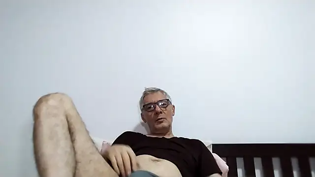 Snapshot of BIGUNCUTHARDCOCK chatting on February 14, 1:28 am BIGUNCUTHARDCOCK online show from February 14, 1:28 am