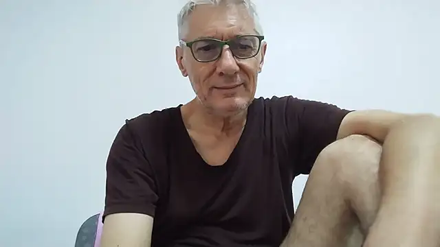 Snapshot of BIGUNCUTHARDCOCK chatting on June 4, 12:15 am BIGUNCUTHARDCOCK online show from June 4, 12:15 am
