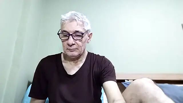 Snapshot of BIGUNCUTHARDCOCK chatting on October 20, 1:29 am BIGUNCUTHARDCOCK online show from October 20, 1:29 am