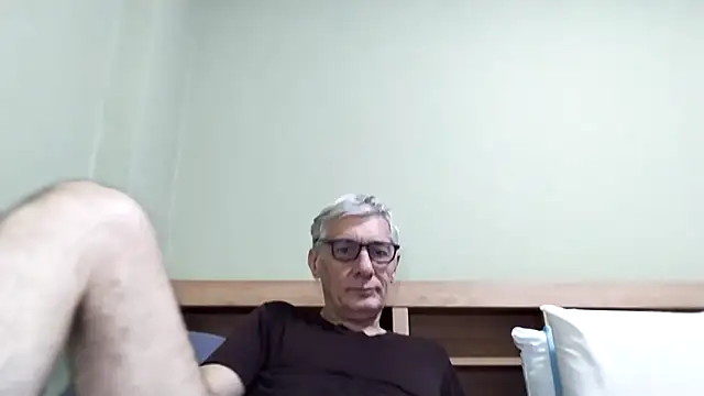 Snapshot of BIGUNCUTHARDCOCK chatting on November 29, 1:50 am BIGUNCUTHARDCOCK online show from November 29, 1:50 am