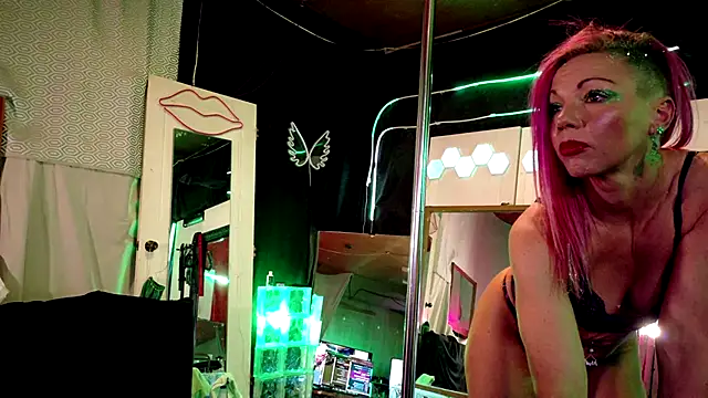 MadisonMarie online show from March 18, 8:50 am