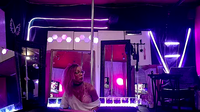 MadisonMarie online show from October 19, 7:11 am