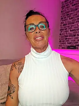 Misses-Cougar online show from November 10, 3:06 pm