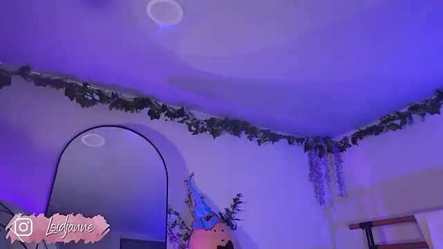 loIijanne online show from February 13, 12:32 am