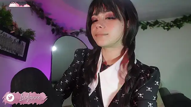 loIijanne online show from April 21, 11:44 pm