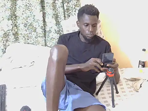 Snapshot of large_blackdick chatting on September 24, 12:51 am large blackdick online show from September 24, 12:51 am