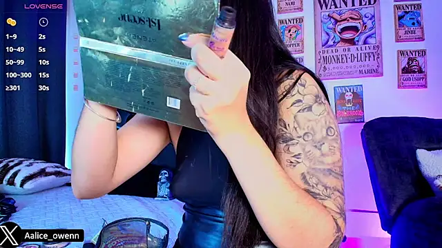 Aliceowenn online show from October 14, 9:15 pm