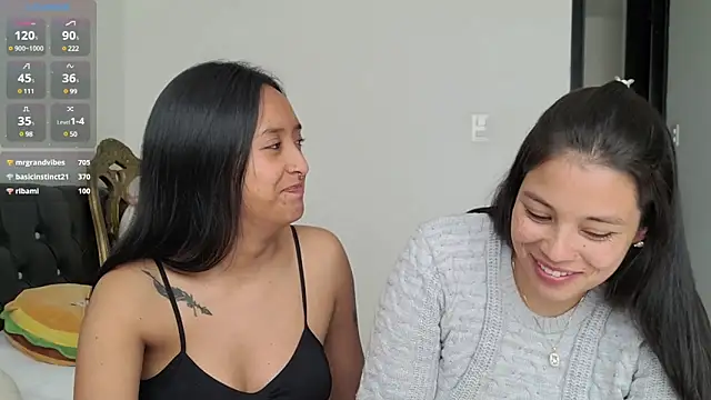 Snapshot of 2SummerLove1 chatting on December 10, 7:11 pm 2SummerLove1 online show from December 10, 7:11 pm