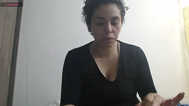 Snapshot of Anne_purple chatting on March 21, 4:51 pm Anne purple online show from March 21, 4:51 pm