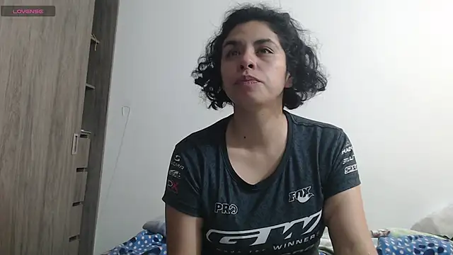 Snapshot of Anne_purple chatting on March 7, 3:49 pm Anne purple online show from March 7, 3:49 pm