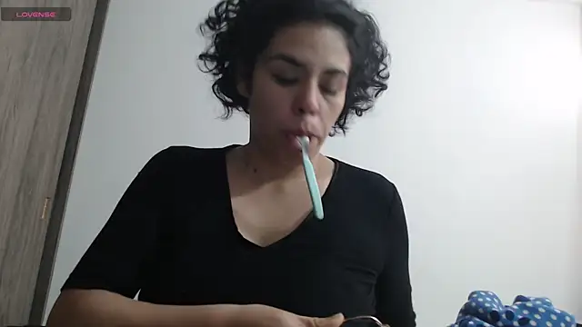 Snapshot of Anne_purple chatting on February 13, 4:17 pm Anne purple online show from February 13, 4:17 pm