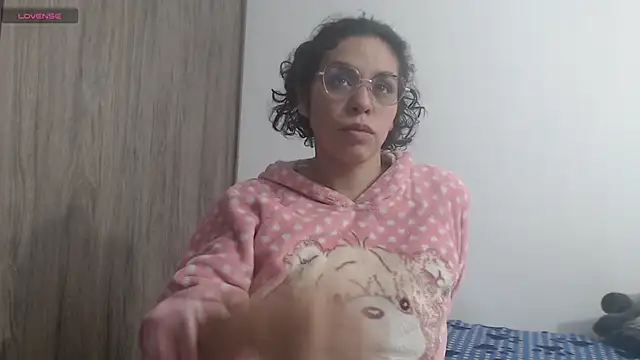 Snapshot of Anne_purple chatting on January 29, 6:28 pm Anne purple online show from January 29, 6:28 pm