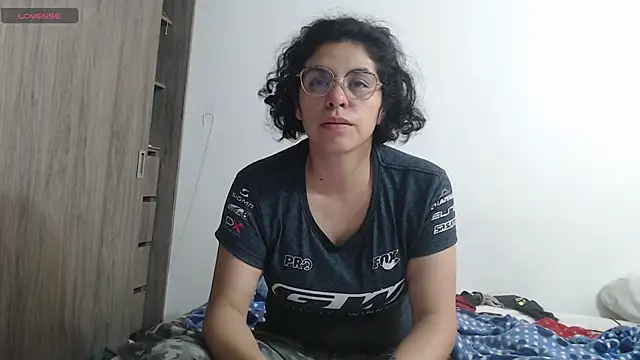 Snapshot of Anne_purple chatting on March 7, 6:54 pm Anne purple online show from March 7, 6:54 pm
