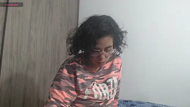 Snapshot of Anne_purple chatting on January 28, 7:53 pm Anne purple online show from January 28, 7:53 pm