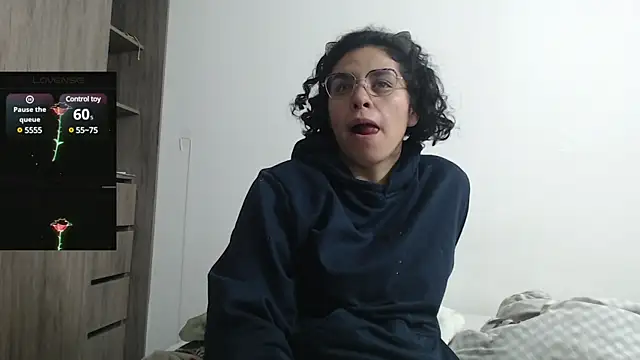 Snapshot of Anne_purple chatting on February 28, 3:37 pm Anne purple online show from February 28, 3:37 pm