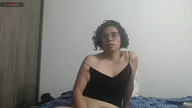 Snapshot of Anne_purple chatting on January 27, 8:07 pm Anne purple online show from January 27, 8:07 pm