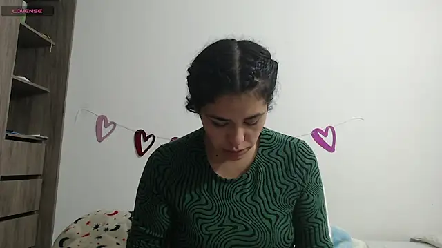 Snapshot of Anne_purple chatting on February 14, 7:02 pm Anne purple online show from February 14, 7:02 pm