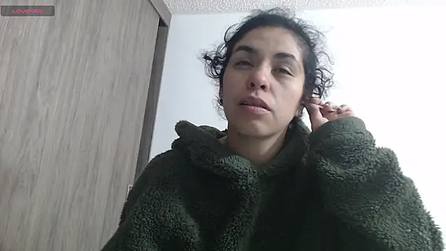 Snapshot of Anne_purple chatting on March 10, 1:43 pm Anne purple online show from March 10, 1:43 pm