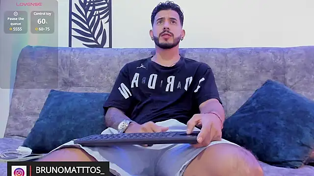 Snapshot of Bruno_Mattos chatting on February 17, 11:22 pm Bruno Mattos online show from February 17, 11:22 pm