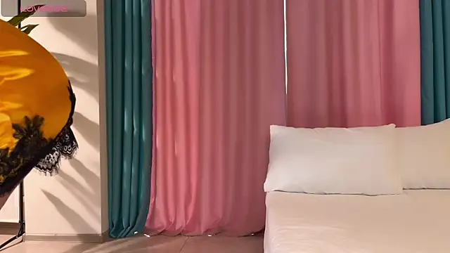 Snapshot of UrGoddessJenny chatting on May 4, 10:07 am UrGoddessJenny online show from May 4, 10:07 am