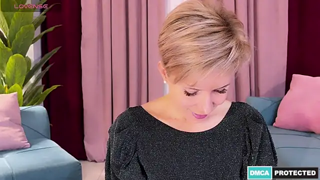 Snapshot of UrGoddessJenny chatting on December 2, 6:49 pm UrGoddessJenny online show from December 2, 6:49 pm